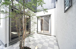 中庭、ウッドデッキ